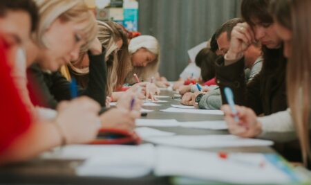 Zimski raspust uz znanje i kreativnost – besplatne radionice za decu i mlade iz Obrenovca